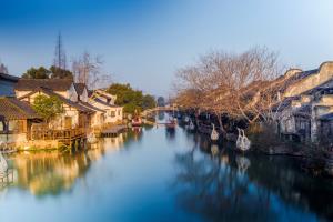 【快樂迪士尼】華東三市（上海/杭州/湖州）+雙樂園+烏鎮2飛6日游